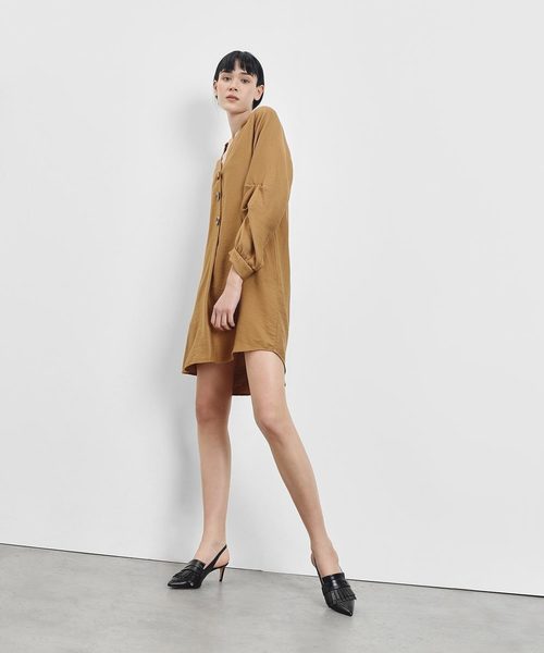 CHARLES & KEITH(チャールズ & キース)の「フリルデティール スリングバックヒール / Frill Detail Slingback Heels(サンダル・レディース・ブラック/ダークブラウン/オレンジ・22.5cm/23cm/23.5cm/24.5cm/25cm)」の20枚目の写真