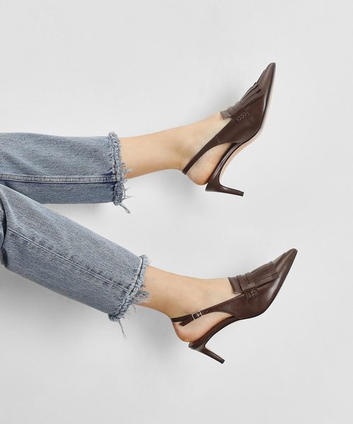 CHARLES & KEITH(チャールズ & キース)の「フリルデティール スリングバックヒール / Frill Detail Slingback Heels(サンダル・レディース・ブラック/ダークブラウン/オレンジ・22.5cm/23cm/23.5cm/24.5cm/25cm)」の4枚目の写真