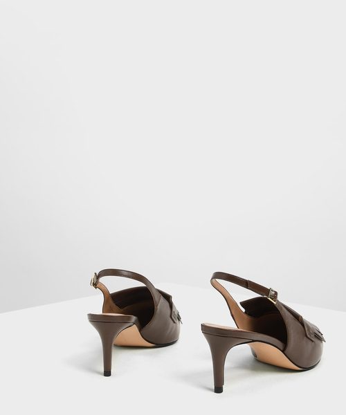 CHARLES & KEITH(チャールズ & キース)の「フリルデティール スリングバックヒール / Frill Detail Slingback Heels(サンダル・レディース・ブラック/ダークブラウン/オレンジ・22.5cm/23cm/23.5cm/24.5cm/25cm)」の7枚目の写真