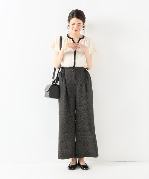 La TOTALITE（ラトータリテ）の「配色フレアスリーブシャツ【手洗い可能】◆（シャツ/ブラウス・レディース・グレー/アイボリー/ブラック系その他・FREE）」の4枚目の写真