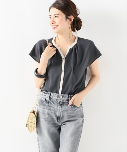 La TOTALITE（ラトータリテ）の「配色フレアスリーブシャツ【手洗い可能】◆（シャツ/ブラウス・レディース・グレー/アイボリー/ブラック系その他・FREE）」の10枚目の写真