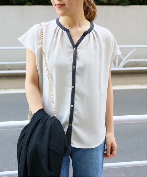 La TOTALITE（ラトータリテ）の「配色フレアスリーブシャツ【手洗い可能】◆（シャツ/ブラウス・レディース・グレー/アイボリー/ブラック系その他・FREE）」の18枚目の写真