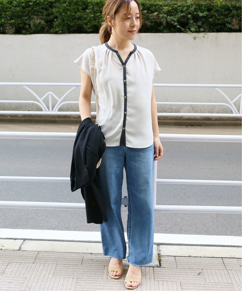 La TOTALITE（ラトータリテ）の「配色フレアスリーブシャツ【手洗い可能】◆（シャツ/ブラウス・レディース・グレー/アイボリー/ブラック系その他・FREE）」の9枚目の写真