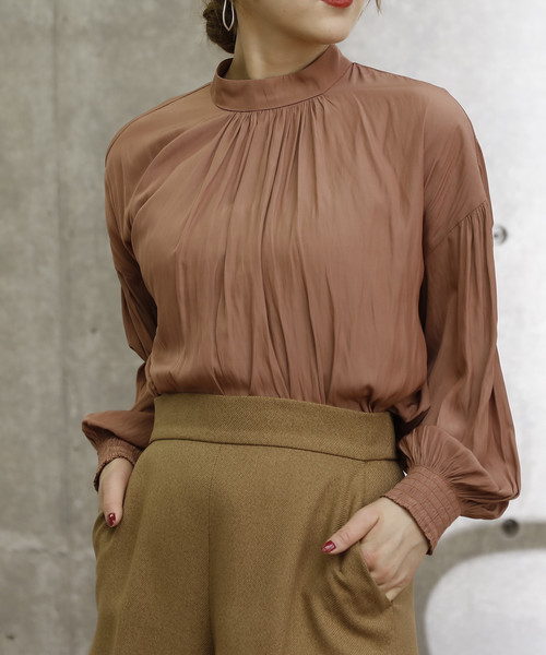 Tiara（ティアラ）の「ハイネックギャザーブラウス（シャツ/ブラウス・レディース・アイボリー/チャコールグレー/ブラウン系その他/ネイビー・FREE）」の4枚目の写真