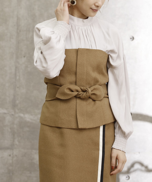 Tiara（ティアラ）の「ハイネックギャザーブラウス（シャツ/ブラウス・レディース・アイボリー/チャコールグレー/ブラウン系その他/ネイビー・FREE）」の2枚目の写真