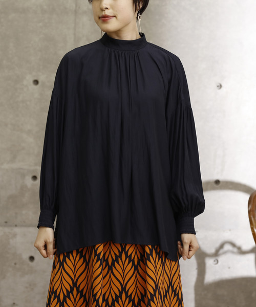 Tiara（ティアラ）の「ハイネックギャザーブラウス（シャツ/ブラウス・レディース・アイボリー/チャコールグレー/ブラウン系その他/ネイビー・FREE）」の13枚目の写真