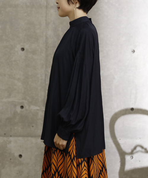 Tiara（ティアラ）の「ハイネックギャザーブラウス（シャツ/ブラウス・レディース・アイボリー/チャコールグレー/ブラウン系その他/ネイビー・FREE）」の11枚目の写真