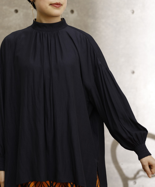 Tiara（ティアラ）の「ハイネックギャザーブラウス（シャツ/ブラウス・レディース・アイボリー/チャコールグレー/ブラウン系その他/ネイビー・FREE）」の5枚目の写真