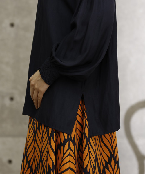 Tiara（ティアラ）の「ハイネックギャザーブラウス（シャツ/ブラウス・レディース・アイボリー/チャコールグレー/ブラウン系その他/ネイビー・FREE）」の8枚目の写真