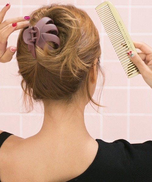 Fun & Daily(ファンアンドデイリー)の「F&D : マットカラービッグキャッチクリップ(バレッタ/ヘアクリップ)」|ピンク