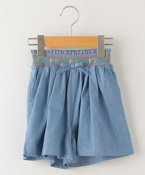 SHIPS(シップス)の「SHIPS KIDS:デニム スモッキング刺繍 キュロット(100~130cm)(デニムパンツ・キッズ・ライトブルー/ネイビー・110/120/130/100)」の2枚目の写真