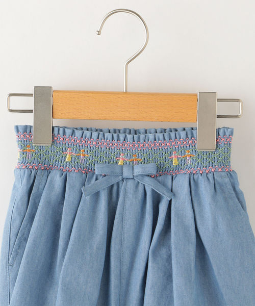 SHIPS(シップス)の「SHIPS KIDS:デニム スモッキング刺繍 キュロット(100~130cm)(デニムパンツ・キッズ・ライトブルー/ネイビー・110/120/130/100)」の4枚目の写真