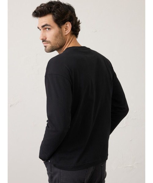 BANANA REPUBLIC FACTORY STORE（バナナリパブリック ファクトリーストア）の「BANANA REPUBLIC FACTORY STORE　　日本限定 長袖ボクシーTシャツ（Tシャツ/カットソー・メンズ・ネイビー/キャメル/グレー/ホワイト/ブラック・XL/L/M/S）」の10枚目の写真