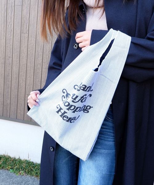 FRUIT OF THE LOOM(フルーツオブザルーム)の「FRUIT OF THE LOOM STRIPE SHOPPER TOTE(エコバッグ/サブバッグ・レディース・サックスブルー/ネイビー/レッド/ブラック/ブルー系その他/ピンク/ブルー系その他2/レッド系その他・FREE)」の16枚目の写真