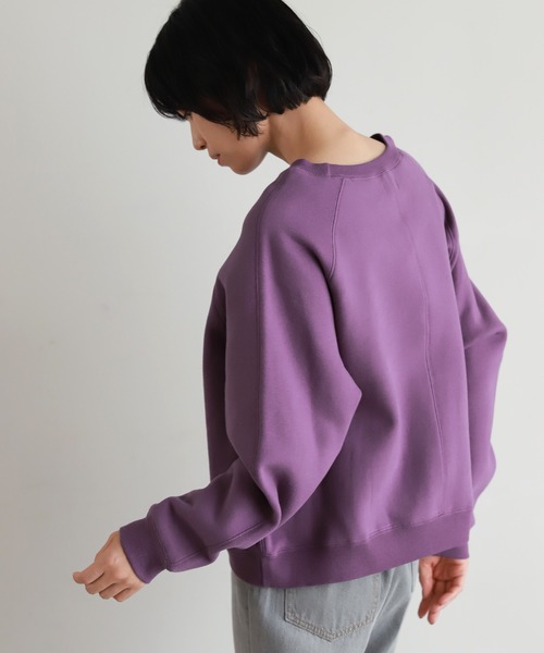 LAKOLE(ラコレ)の「ステッチワークブラッシュプルオーバー / LAKOLE(スウェット・レディース・ライトグレー/パープル/スモーク/ライトベージュ・SMALL/MEDIUM)」の1枚目の写真