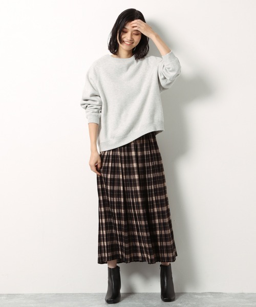 LAKOLE(ラコレ)の「ステッチワークブラッシュプルオーバー / LAKOLE(スウェット・レディース・ライトグレー/パープル/スモーク/ライトベージュ・SMALL/MEDIUM)」の6枚目の写真