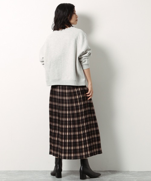 LAKOLE(ラコレ)の「ステッチワークブラッシュプルオーバー / LAKOLE(スウェット・レディース・ライトグレー/パープル/スモーク/ライトベージュ・SMALL/MEDIUM)」の7枚目の写真