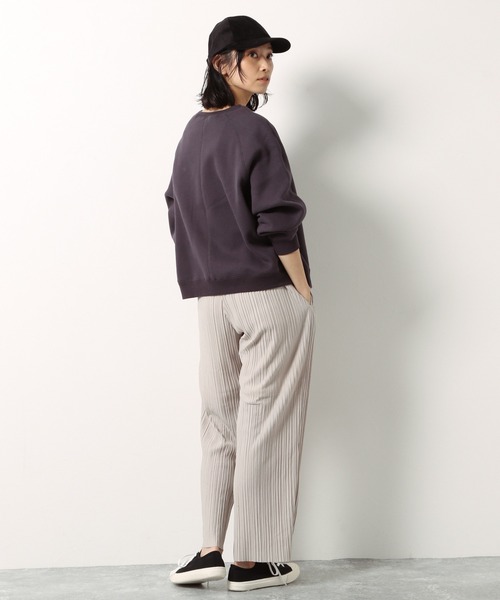 LAKOLE(ラコレ)の「ステッチワークブラッシュプルオーバー / LAKOLE(スウェット・レディース・ライトグレー/パープル/スモーク/ライトベージュ・SMALL/MEDIUM)」の9枚目の写真