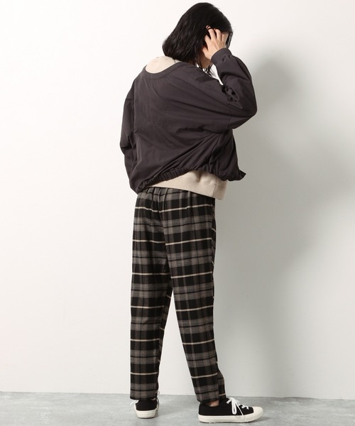 LAKOLE(ラコレ)の「ステッチワークブラッシュプルオーバー / LAKOLE(スウェット・レディース・ライトグレー/パープル/スモーク/ライトベージュ・SMALL/MEDIUM)」の11枚目の写真