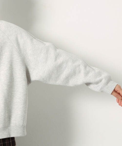 LAKOLE(ラコレ)の「ステッチワークブラッシュプルオーバー / LAKOLE(スウェット・レディース・ライトグレー/パープル/スモーク/ライトベージュ・SMALL/MEDIUM)」の22枚目の写真