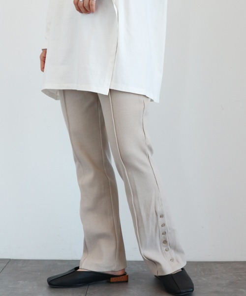 AMERICAN HOLIC(アメリカンホリック)の「サイドボタンリブパンツ(その他パンツ・レディース・チャコールグレー/グレイッシュベージュ・MEDIUM/LARGE)」の2枚目の写真