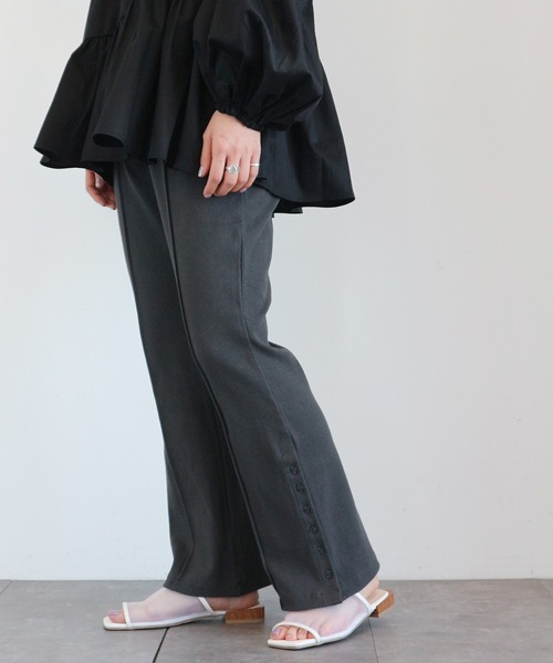 AMERICAN HOLIC(アメリカンホリック)の「サイドボタンリブパンツ(その他パンツ・レディース・チャコールグレー/グレイッシュベージュ・MEDIUM/LARGE)」の1枚目の写真