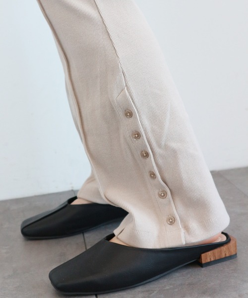 AMERICAN HOLIC(アメリカンホリック)の「サイドボタンリブパンツ(その他パンツ・レディース・チャコールグレー/グレイッシュベージュ・MEDIUM/LARGE)」の4枚目の写真