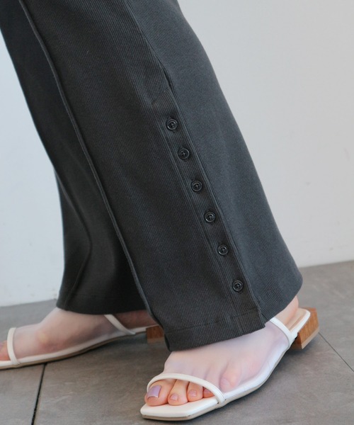 AMERICAN HOLIC(アメリカンホリック)の「サイドボタンリブパンツ(その他パンツ・レディース・チャコールグレー/グレイッシュベージュ・MEDIUM/LARGE)」の9枚目の写真