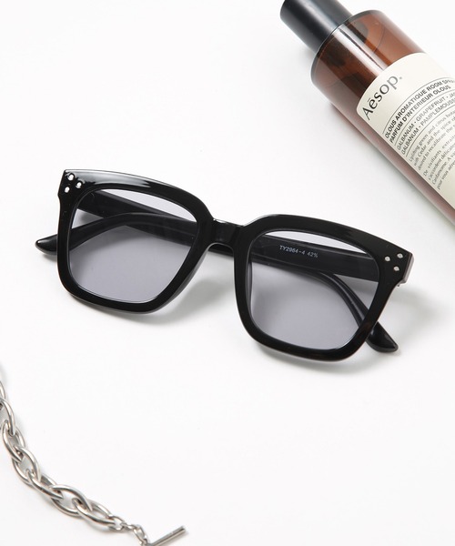 SETUP7（セットアップセブン）の「【SETUP7】超軽量オーセンティックサングラス UVカットTNY（サングラス・メンズ・ブラック系3/その他5/ブルー系2/その他2/ブラウン系2/その他4/ブルー系/その他3/ブラウン系3/その他/ブラウン系/ブラック系/ブルー系3/ブラック系2/イエロー系/ブラック系4/その他6/グレー系/ブラウン系4/ブルー系4/グレー系2/ブラック系8/ブラック系5/ブラック系6/ブラック系7/ブラウン系5/グレー系3/ブルー系5/その他7/ブラウン系6/ブラック/ブラウン系7/ブラウン系9/その他8/ダークブラック/ブラック系9/ライトブラック/ブルー系6/ブラウン系8/オレンジ系2/オレンジ系/ブラック系その他6/ブラック系その他7/ブラウン系その他5/ブラウン系その他6/ブラウン系その他7/ブラック系その他/ブラック系その他5/ブラウン系その他2/チャコールグレー/ブラック系その他3/ブラック系その他4/ブラウン系その他4/ブラック系その他2/ブラウン系その他・FREE）」の4枚目の写真