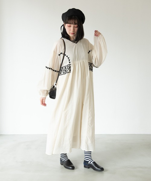 MERLOT（メルロー）の「エンブロイダリーワンピース（ワンピース・レディース・ネイビー/マスタード/ナチュラル・FREE）」の19枚目の写真