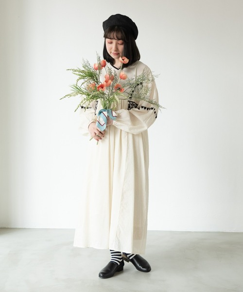 MERLOT（メルロー）の「エンブロイダリーワンピース（ワンピース・レディース・ネイビー/マスタード/ナチュラル・FREE）」の20枚目の写真