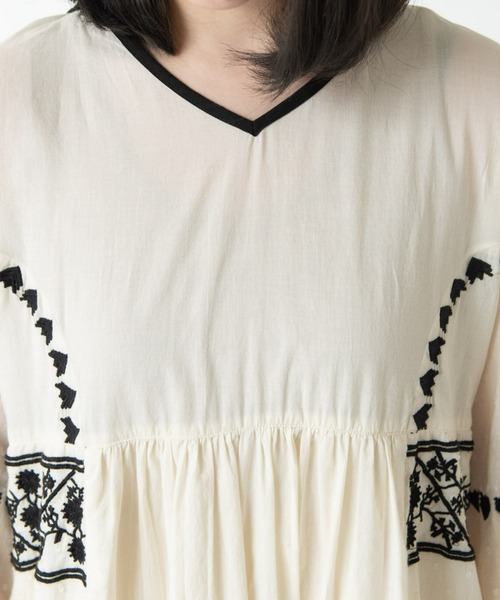 MERLOT（メルロー）の「エンブロイダリーワンピース（ワンピース・レディース・ネイビー/マスタード/ナチュラル・FREE）」の5枚目の写真