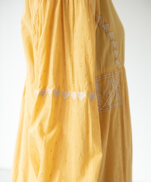MERLOT（メルロー）の「エンブロイダリーワンピース（ワンピース・レディース・ネイビー/マスタード/ナチュラル・FREE）」の17枚目の写真