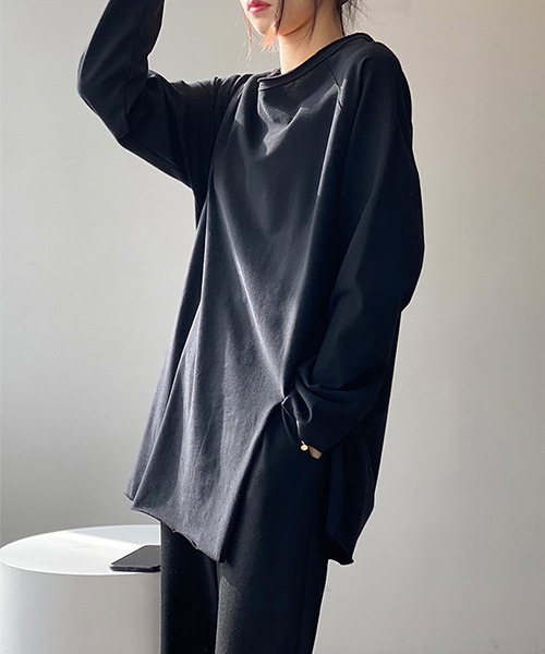 c.u.l(シーユーエル)の「【c.u.l:w】裾スリットラグラン無地カットソー culw33(Tシャツ/カットソー・レディース・ブラック/ホワイト・FREE)」の2枚目の写真