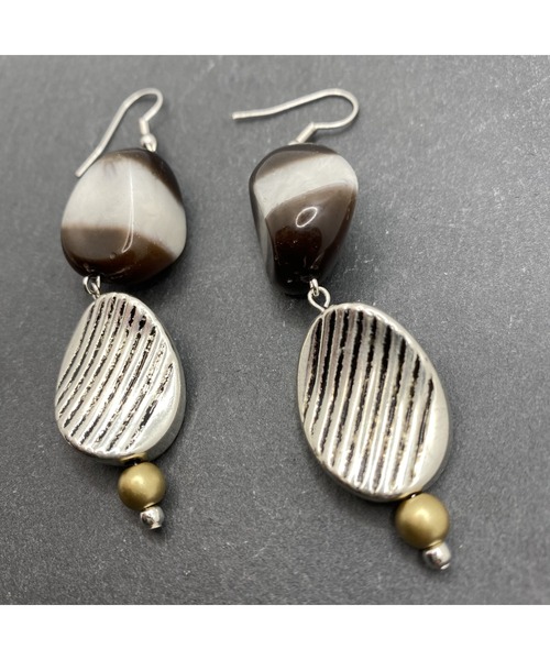 tone(トーン)の「【-lensa-】ココナッツ天然石&メタルチャームピアス(MA)(ピアス(両耳用)・レディース・シルバー・FREE)」の3枚目の写真