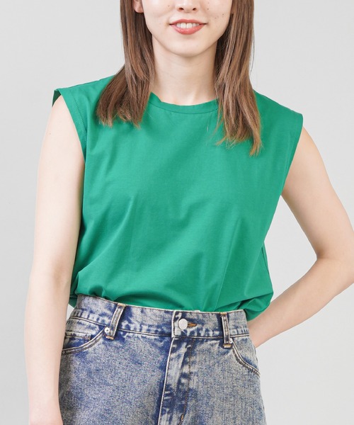 SPINNS（スピンズ）の「【10色展開】ノースリーブカットソー（タンクトップ・レディース・ホワイト/ブラック/ベージュ/ネイビー/ブラウン/カーキ/オレンジ/ブルー/グリーン/グリーン系その他・ONESIZE）」の6枚目の写真