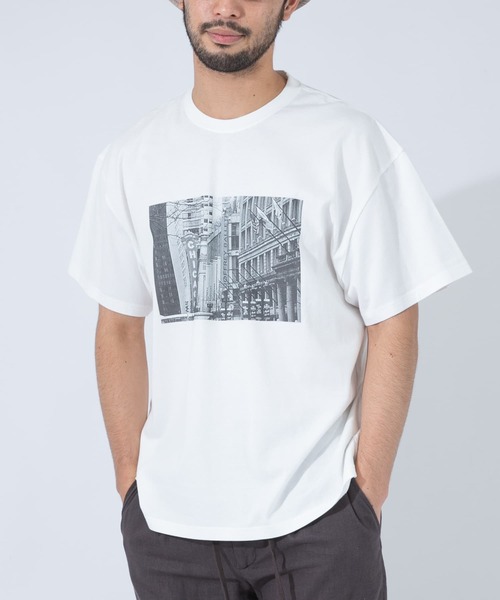 URBAN RESEARCH ROSSO MEN（アーバンリサーチロッソメン）の「CHICAGOフォトTシャツ（Tシャツ/カットソー・メンズ・ホワイト・MEDIUM/LARGE/X-LARGE）」の2枚目の写真