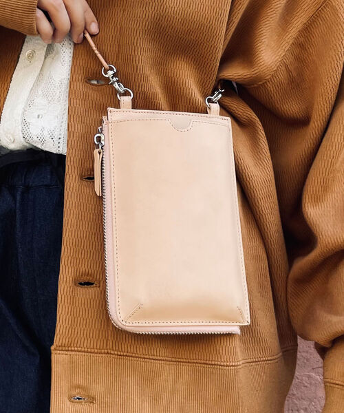 GLOSTER（グロスター）の「【GLOSTER/グロスター】レザーモバイルポシェット（ショルダーバッグ・メンズ・ブラック/ベージュ・FREE）」の3枚目の写真