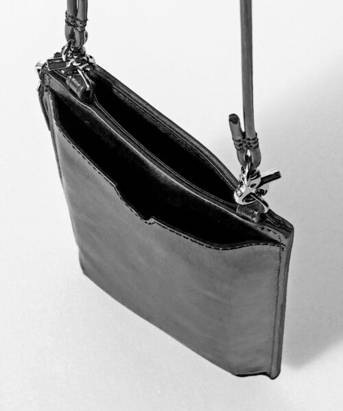 GLOSTER（グロスター）の「【GLOSTER/グロスター】レザーモバイルポシェット（ショルダーバッグ・メンズ・ブラック/ベージュ・FREE）」の14枚目の写真