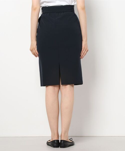 TRUDEA（トルディア）の「【日本製】バックル付きタックタイトスカート（スカート・レディース・ベージュ/ブラウン/ネイビー/グレイッシュベージュ/スモークピンク/チャコールグレー・LARGE/SMALL/MEDIUM）」の7枚目の写真