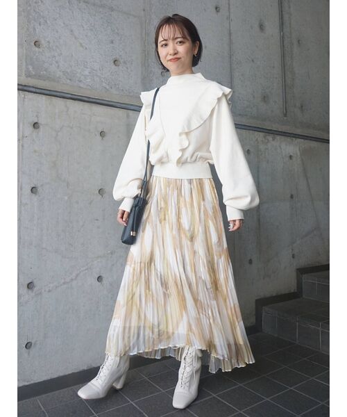 MERCURYDUO（マーキュリーデュオ）の「ハイネックボリュームラッフルニット（ニット/セーター・レディース・ブラウン/ベージュ/オフホワイト・FREE）」の7枚目の写真