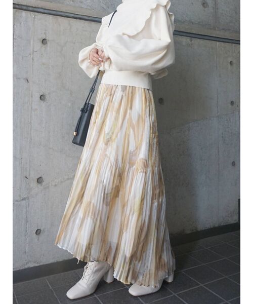 MERCURYDUO（マーキュリーデュオ）の「ハイネックボリュームラッフルニット（ニット/セーター・レディース・ブラウン/ベージュ/オフホワイト・FREE）」の5枚目の写真