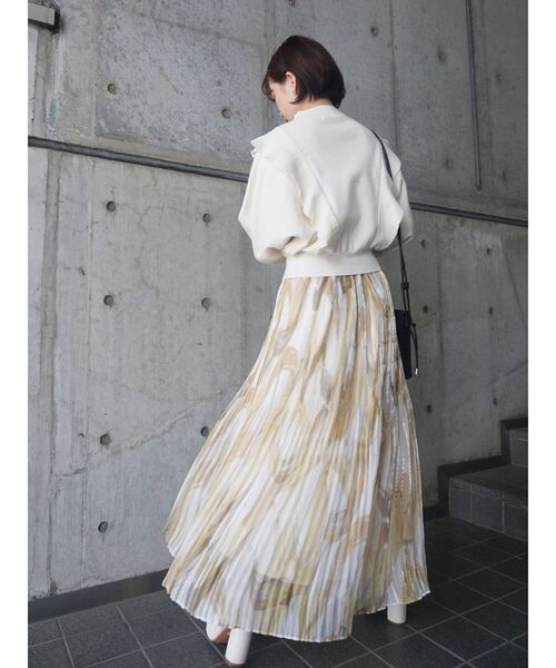 MERCURYDUO（マーキュリーデュオ）の「ハイネックボリュームラッフルニット（ニット/セーター・レディース・ブラウン/ベージュ/オフホワイト・FREE）」の11枚目の写真