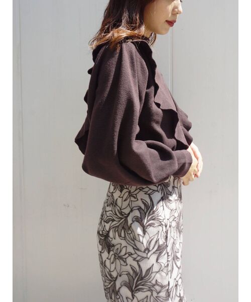 MERCURYDUO（マーキュリーデュオ）の「ハイネックボリュームラッフルニット（ニット/セーター・レディース・ブラウン/ベージュ/オフホワイト・FREE）」の14枚目の写真