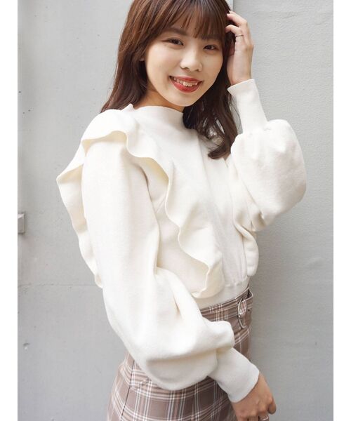 MERCURYDUO（マーキュリーデュオ）の「ハイネックボリュームラッフルニット（ニット/セーター・レディース・ブラウン/ベージュ/オフホワイト・FREE）」の8枚目の写真