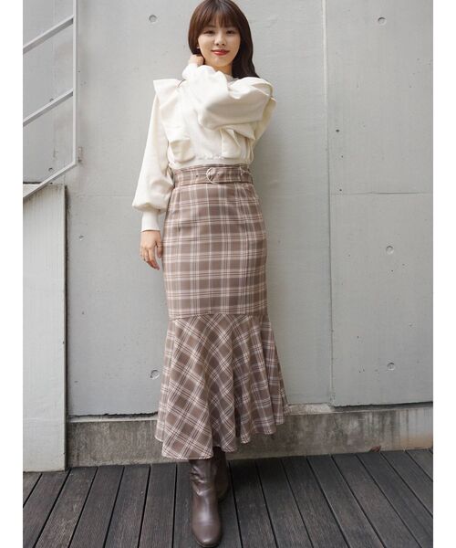 MERCURYDUO（マーキュリーデュオ）の「ハイネックボリュームラッフルニット（ニット/セーター・レディース・ブラウン/ベージュ/オフホワイト・FREE）」の6枚目の写真