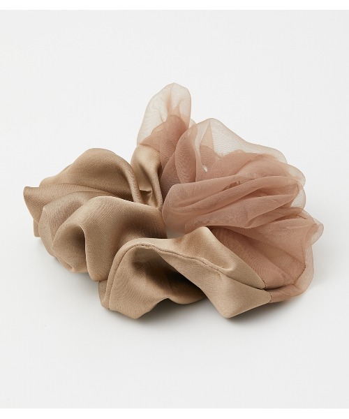 AZUL by moussy（アズールバイマウジー）の「MIX MATERIAL SHUSHU/ミックスマテリアルシュシュ（シュシュ・レディース・ベージュ/ダークグリーン/ブラック・FREE）」の4枚目の写真