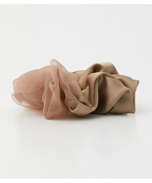 AZUL by moussy（アズールバイマウジー）の「MIX MATERIAL SHUSHU/ミックスマテリアルシュシュ（シュシュ・レディース・ベージュ/ダークグリーン/ブラック・FREE）」の5枚目の写真