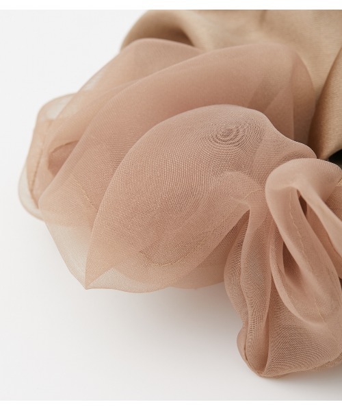 AZUL by moussy（アズールバイマウジー）の「MIX MATERIAL SHUSHU/ミックスマテリアルシュシュ（シュシュ・レディース・ベージュ/ダークグリーン/ブラック・FREE）」の6枚目の写真