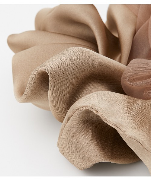 AZUL by moussy（アズールバイマウジー）の「MIX MATERIAL SHUSHU/ミックスマテリアルシュシュ（シュシュ・レディース・ベージュ/ダークグリーン/ブラック・FREE）」の7枚目の写真